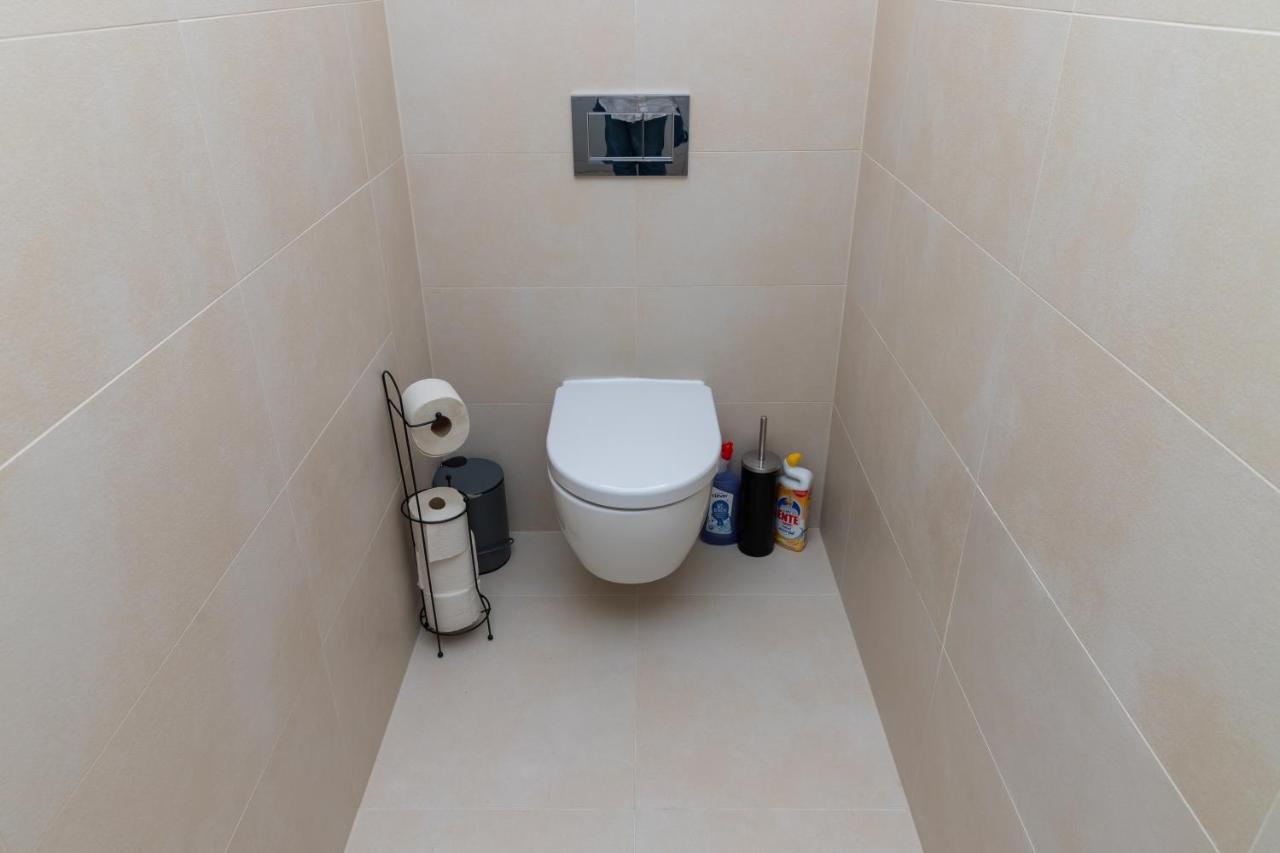 Maureen Lovely 2 Bedroom Unit With Community Pool Wien Exteriör bild