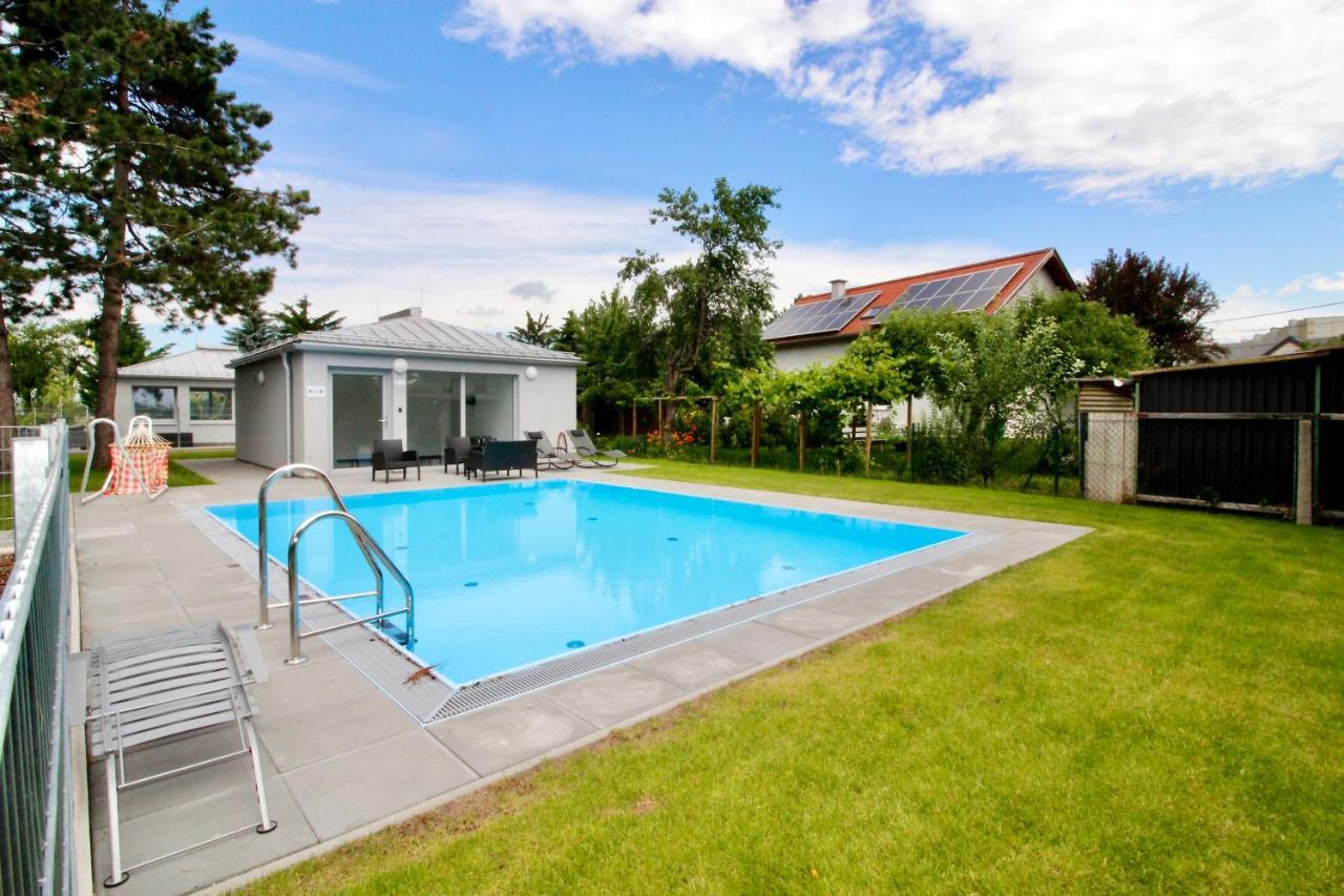 Maureen Lovely 2 Bedroom Unit With Community Pool Wien Exteriör bild
