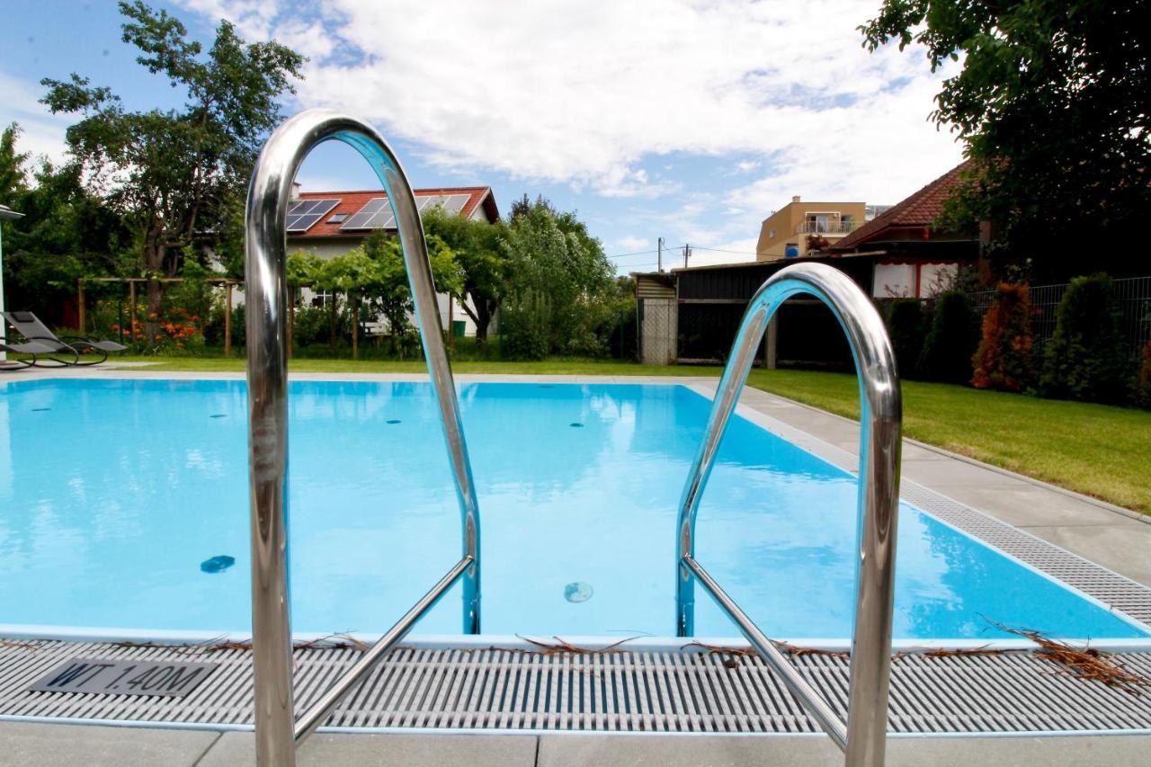 Maureen Lovely 2 Bedroom Unit With Community Pool Wien Exteriör bild
